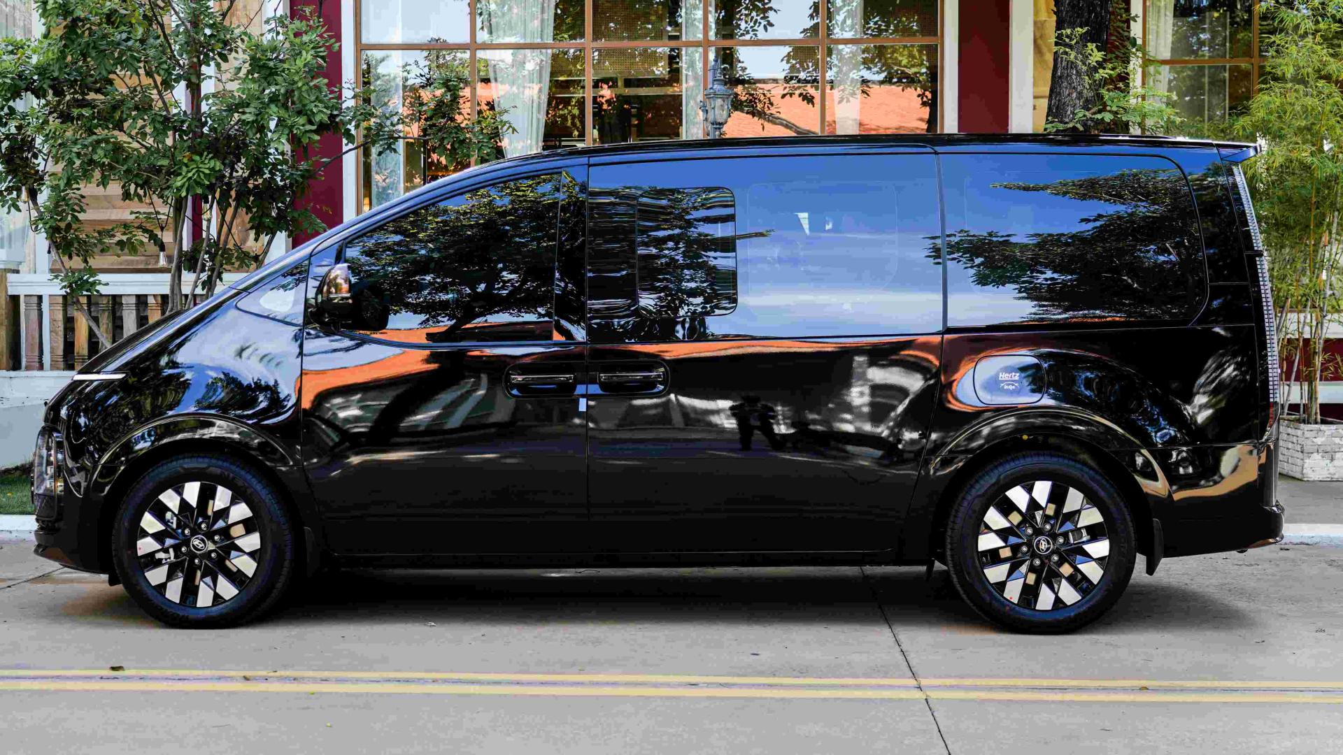 Hyundai Staria Loung 2025