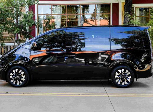 Hyundai Staria Loung 2025