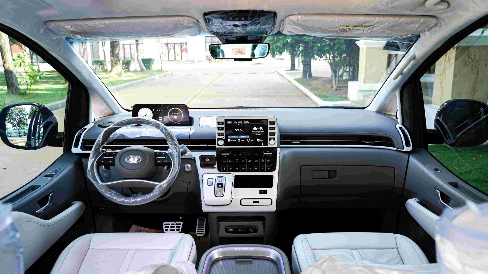 Hyundai Staria Loung 2025