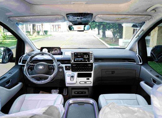 Hyundai Staria Loung 2025