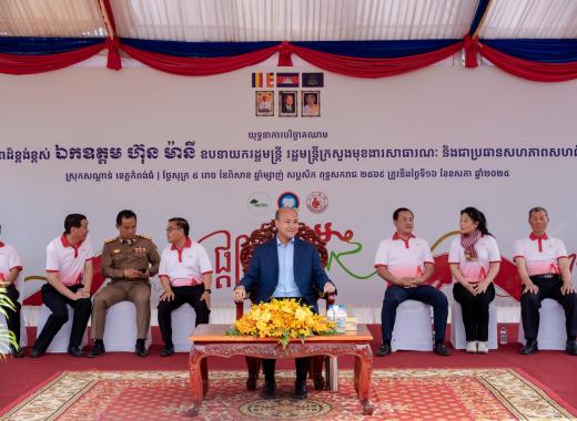 ឯកឧត្តម ហ៊ុន ម៉ានី អញ្ជើញជាអធិបតីក្នុងយុទ្ធនាការស្ម័គ្រចិត្តបរិច្ចាគឈាម ក្រោមប្រធានបទ «ផ្តល់ឈាម ផ្តល់ជីវិត» និងសម្ពោធអគារសិក្សា នៅស្រុកសណ្តាន់ ខេត្តកំពង់ធំ